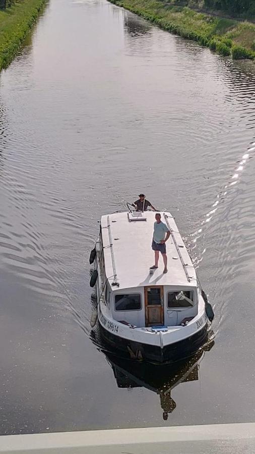 Zouw Hausboat Zakotven -Pouze Ubytovani رودنيتسي ناد لابيم المظهر الخارجي الصورة