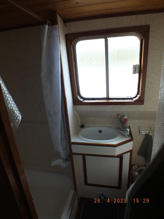 Zouw Hausboat Zakotven -Pouze Ubytovani رودنيتسي ناد لابيم المظهر الخارجي الصورة