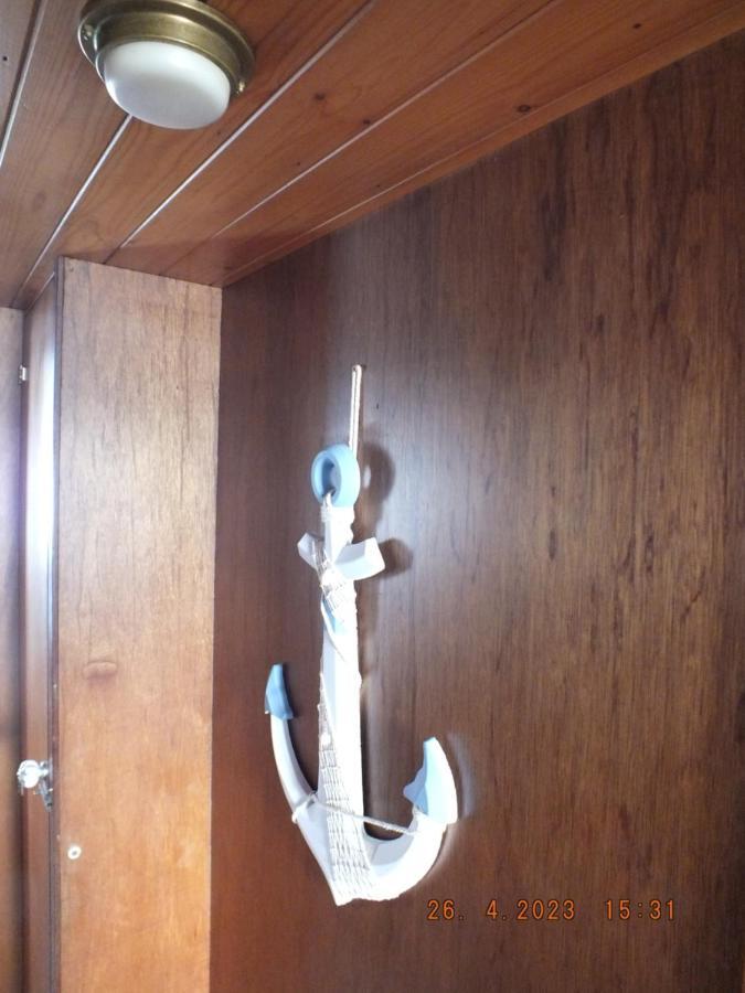 Zouw Hausboat Zakotven -Pouze Ubytovani رودنيتسي ناد لابيم المظهر الخارجي الصورة
