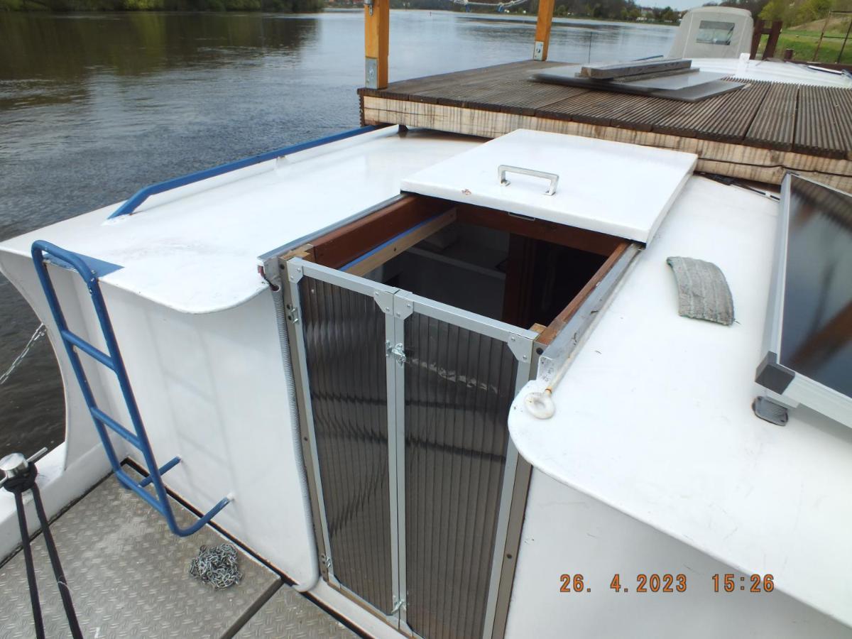Zouw Hausboat Zakotven -Pouze Ubytovani رودنيتسي ناد لابيم المظهر الخارجي الصورة