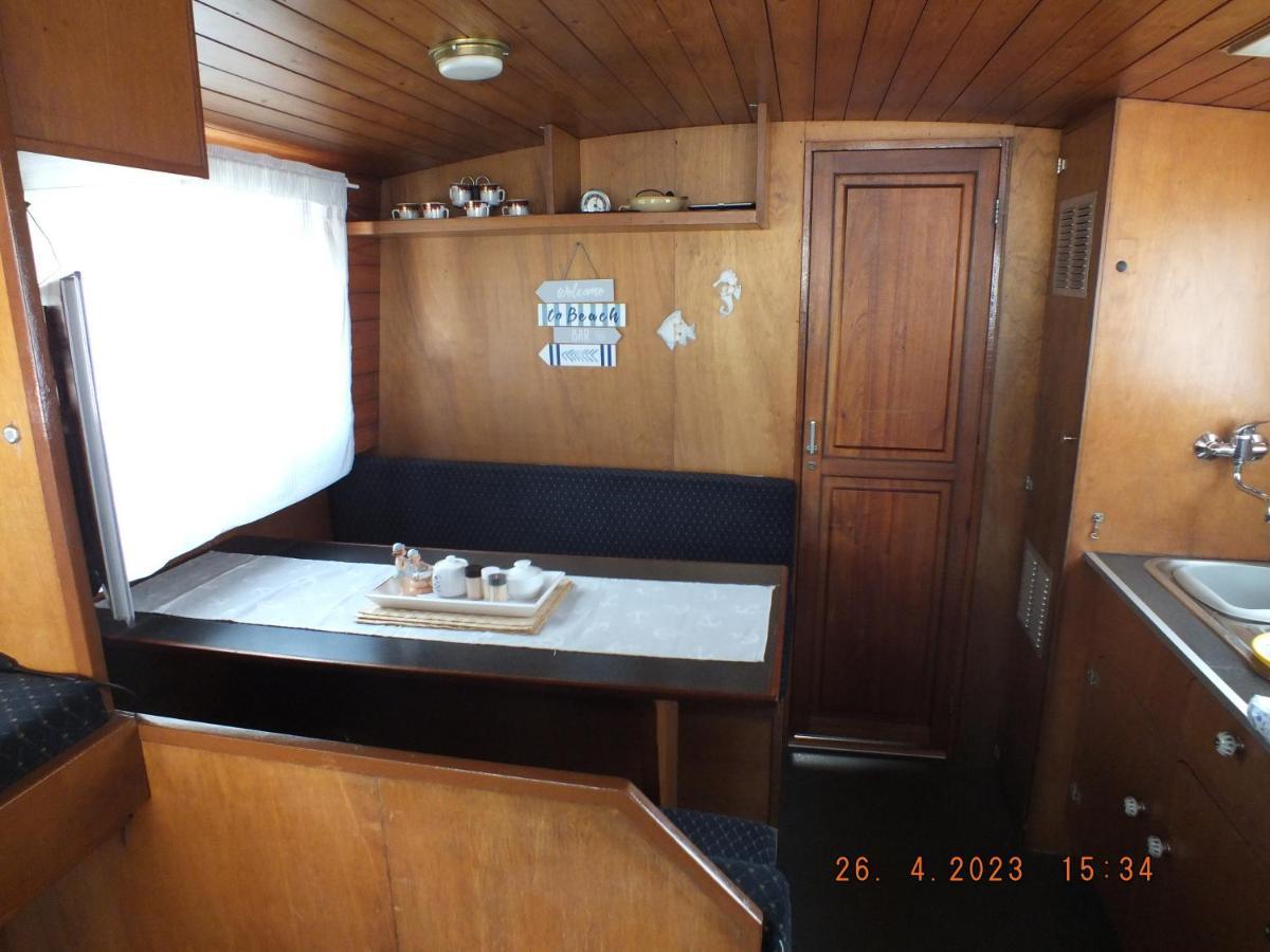 Zouw Hausboat Zakotven -Pouze Ubytovani رودنيتسي ناد لابيم المظهر الخارجي الصورة