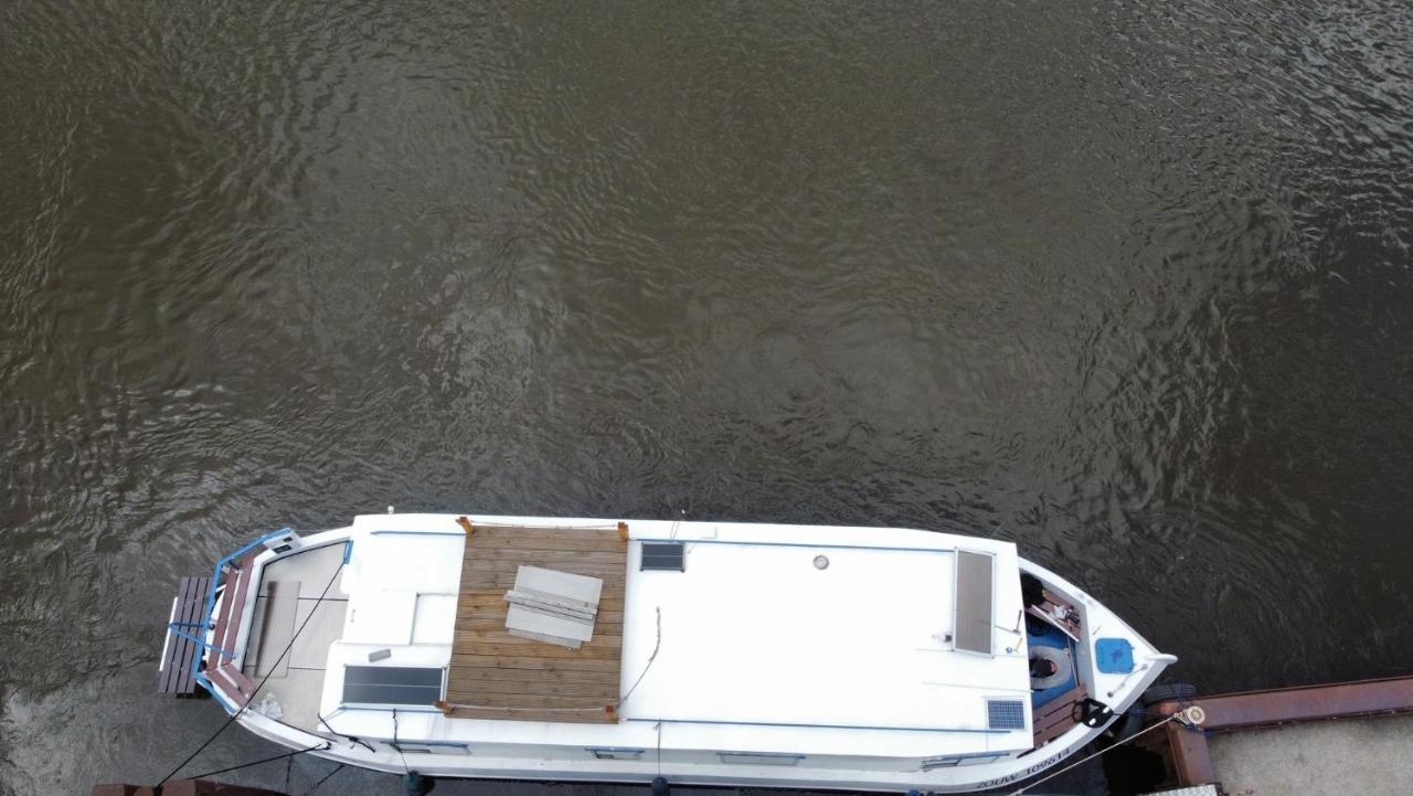 Zouw Hausboat Zakotven -Pouze Ubytovani رودنيتسي ناد لابيم المظهر الخارجي الصورة