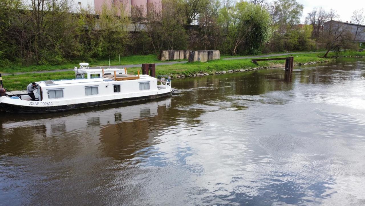 Zouw Hausboat Zakotven -Pouze Ubytovani رودنيتسي ناد لابيم المظهر الخارجي الصورة