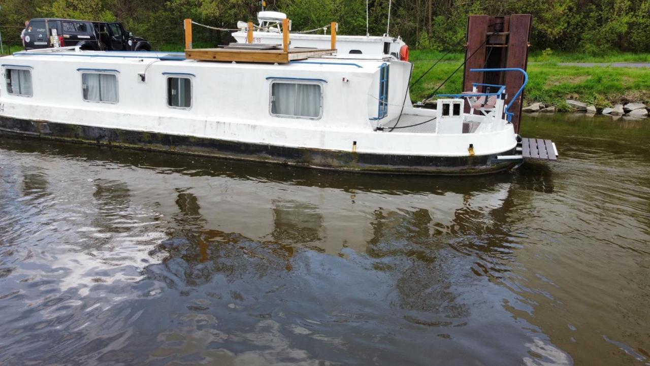 Zouw Hausboat Zakotven -Pouze Ubytovani رودنيتسي ناد لابيم المظهر الخارجي الصورة